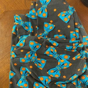 Lularoe leggings.